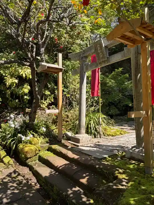杉本寺の{uncategorized: "未分類", other: "その他", undefined: "問題あり", building: "その他建物", grave: "お墓", sacred_gate: "鳥居", guardian: "狛犬", statue: "像", buddha: "仏像", history: "歴史", nature: "自然", garden: "庭園", animal: "動物", pagoda: "塔", temizu: "手水舎", mountain_gate: "山門・神門", sanctuary: "本殿・本堂", subordinate: "末社・摂社", art: "芸術", scenery: "景色", jizo: "地蔵", ema: "絵馬", goshuin: "御朱印", omikuji: "おみくじ", items: "授与品その他", amulet: "お守り", goshuincho: "御朱印帳", eats: "食事", festival: "お祭り", votive_dance: "神楽", shichigosan: "七五三参", wedding: "結婚式", experience: "体験その他", initially: "初詣", around: "周辺", anti_infection: "感染症対策"}
