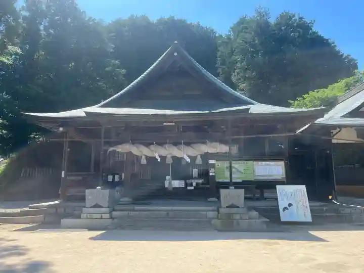 河内神社の{uncategorized: "未分類", other: "その他", undefined: "問題あり", building: "その他建物", grave: "お墓", sacred_gate: "鳥居", guardian: "狛犬", statue: "像", buddha: "仏像", history: "歴史", nature: "自然", garden: "庭園", animal: "動物", pagoda: "塔", temizu: "手水舎", mountain_gate: "山門・神門", sanctuary: "本殿・本堂", subordinate: "末社・摂社", art: "芸術", scenery: "景色", jizo: "地蔵", ema: "絵馬", goshuin: "御朱印", omikuji: "おみくじ", items: "授与品その他", amulet: "お守り", goshuincho: "御朱印帳", eats: "食事", festival: "お祭り", votive_dance: "神楽", shichigosan: "七五三参", wedding: "結婚式", experience: "体験その他", initially: "初詣", around: "周辺", anti_infection: "感染症対策"}