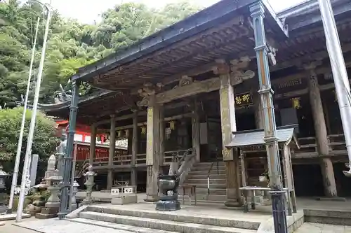 青岸渡寺の本殿・本堂