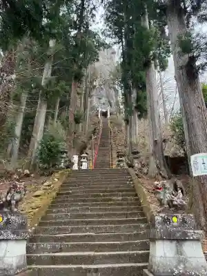 中之嶽神社の{uncategorized: "未分類", other: "その他", undefined: "問題あり", building: "その他建物", grave: "お墓", sacred_gate: "鳥居", guardian: "狛犬", statue: "像", buddha: "仏像", history: "歴史", nature: "自然", garden: "庭園", animal: "動物", pagoda: "塔", temizu: "手水舎", mountain_gate: "山門・神門", sanctuary: "本殿・本堂", subordinate: "末社・摂社", art: "芸術", scenery: "景色", jizo: "地蔵", ema: "絵馬", goshuin: "御朱印", omikuji: "おみくじ", items: "授与品その他", amulet: "お守り", goshuincho: "御朱印帳", eats: "食事", festival: "お祭り", votive_dance: "神楽", shichigosan: "七五三参", wedding: "結婚式", experience: "体験その他", initially: "初詣", around: "周辺", anti_infection: "感染症対策"}