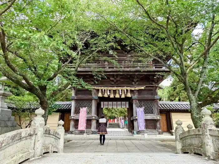 香椎宮の山門