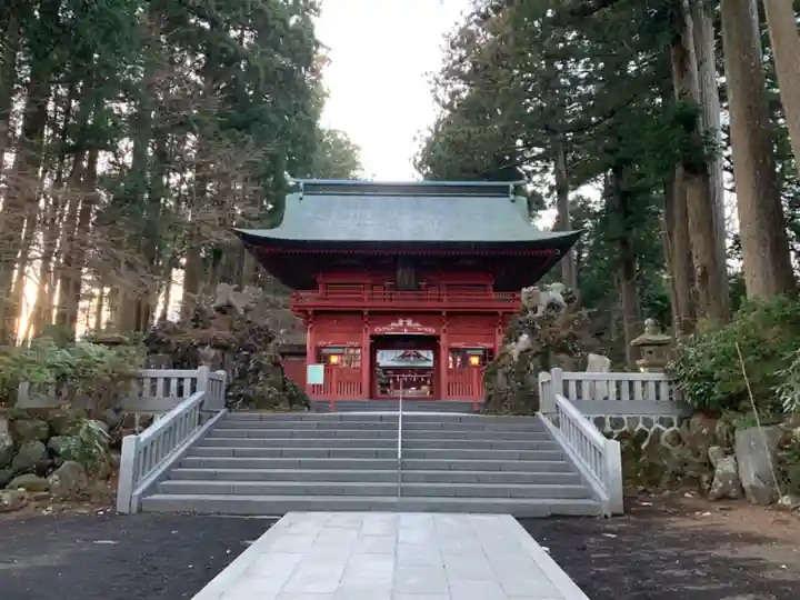 富士山東口本宮 冨士浅間神社の山門・神門
