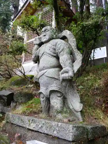 岩角山 岩角寺の像