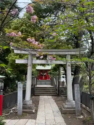 七渡神社（七渡弁天社）の{uncategorized: "未分類", other: "その他", undefined: "問題あり", building: "その他建物", grave: "お墓", sacred_gate: "鳥居", guardian: "狛犬", statue: "像", buddha: "仏像", history: "歴史", nature: "自然", garden: "庭園", animal: "動物", pagoda: "塔", temizu: "手水舎", mountain_gate: "山門・神門", sanctuary: "本殿・本堂", subordinate: "末社・摂社", art: "芸術", scenery: "景色", jizo: "地蔵", ema: "絵馬", goshuin: "御朱印", omikuji: "おみくじ", items: "授与品その他", amulet: "お守り", goshuincho: "御朱印帳", eats: "食事", festival: "お祭り", votive_dance: "神楽", shichigosan: "七五三参", wedding: "結婚式", experience: "体験その他", initially: "初詣", around: "周辺", anti_infection: "感染症対策"}