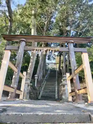 玉瀧神社の{uncategorized: "未分類", other: "その他", undefined: "問題あり", building: "その他建物", grave: "お墓", sacred_gate: "鳥居", guardian: "狛犬", statue: "像", buddha: "仏像", history: "歴史", nature: "自然", garden: "庭園", animal: "動物", pagoda: "塔", temizu: "手水舎", mountain_gate: "山門・神門", sanctuary: "本殿・本堂", subordinate: "末社・摂社", art: "芸術", scenery: "景色", jizo: "地蔵", ema: "絵馬", goshuin: "御朱印", omikuji: "おみくじ", items: "授与品その他", amulet: "お守り", goshuincho: "御朱印帳", eats: "食事", festival: "お祭り", votive_dance: "神楽", shichigosan: "七五三参", wedding: "結婚式", experience: "体験その他", initially: "初詣", around: "周辺", anti_infection: "感染症対策"}