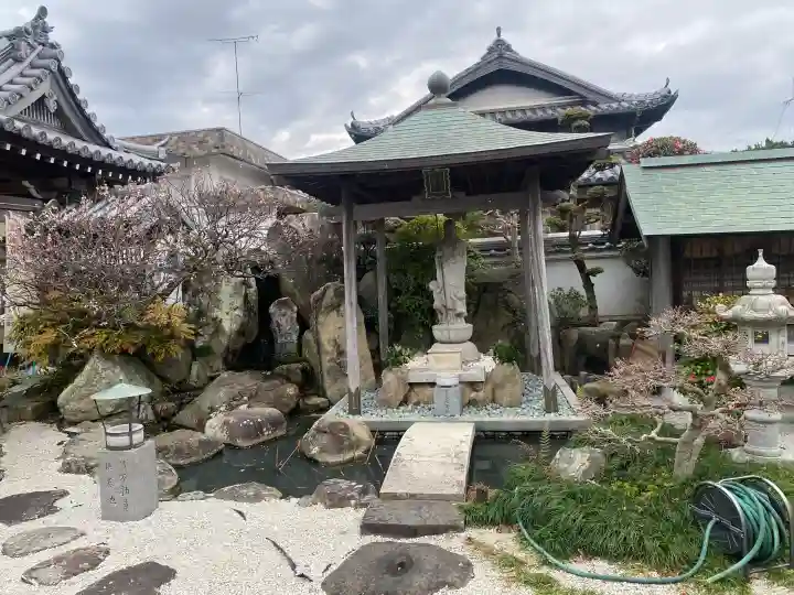 万福寺の{uncategorized: "未分類", other: "その他", undefined: "問題あり", building: "その他建物", grave: "お墓", sacred_gate: "鳥居", guardian: "狛犬", statue: "像", buddha: "仏像", history: "歴史", nature: "自然", garden: "庭園", animal: "動物", pagoda: "塔", temizu: "手水舎", mountain_gate: "山門・神門", sanctuary: "本殿・本堂", subordinate: "末社・摂社", art: "芸術", scenery: "景色", jizo: "地蔵", ema: "絵馬", goshuin: "御朱印", omikuji: "おみくじ", items: "授与品その他", amulet: "お守り", goshuincho: "御朱印帳", eats: "食事", festival: "お祭り", votive_dance: "神楽", shichigosan: "七五三参", wedding: "結婚式", experience: "体験その他", initially: "初詣", around: "周辺", anti_infection: "感染症対策"}