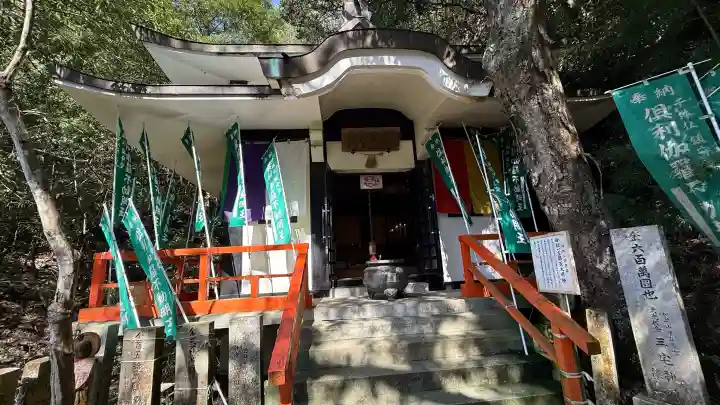 大本山七宝瀧寺の{uncategorized: "未分類", other: "その他", undefined: "問題あり", building: "その他建物", grave: "お墓", sacred_gate: "鳥居", guardian: "狛犬", statue: "像", buddha: "仏像", history: "歴史", nature: "自然", garden: "庭園", animal: "動物", pagoda: "塔", temizu: "手水舎", mountain_gate: "山門・神門", sanctuary: "本殿・本堂", subordinate: "末社・摂社", art: "芸術", scenery: "景色", jizo: "地蔵", ema: "絵馬", goshuin: "御朱印", omikuji: "おみくじ", items: "授与品その他", amulet: "お守り", goshuincho: "御朱印帳", eats: "食事", festival: "お祭り", votive_dance: "神楽", shichigosan: "七五三参", wedding: "結婚式", experience: "体験その他", initially: "初詣", around: "周辺", anti_infection: "感染症対策"}