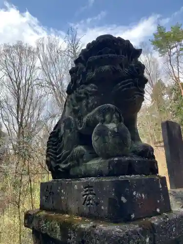 安沢湯泉神社の狛犬