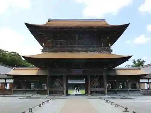 瑞龍寺の山門