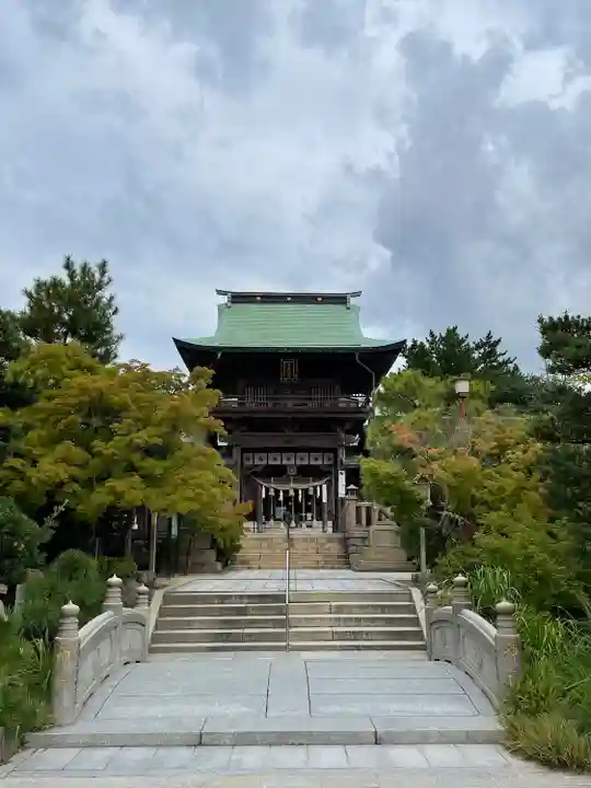 彦島八幡宮の山門・神門