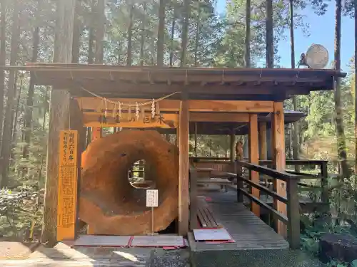 日光大室高龗神社の{uncategorized: "未分類", other: "その他", undefined: "問題あり", building: "その他建物", grave: "お墓", sacred_gate: "鳥居", guardian: "狛犬", statue: "像", buddha: "仏像", history: "歴史", nature: "自然", garden: "庭園", animal: "動物", pagoda: "塔", temizu: "手水舎", mountain_gate: "山門・神門", sanctuary: "本殿・本堂", subordinate: "末社・摂社", art: "芸術", scenery: "景色", jizo: "地蔵", ema: "絵馬", goshuin: "御朱印", omikuji: "おみくじ", items: "授与品その他", amulet: "お守り", goshuincho: "御朱印帳", eats: "食事", festival: "お祭り", votive_dance: "神楽", shichigosan: "七五三参", wedding: "結婚式", experience: "体験その他", initially: "初詣", around: "周辺", anti_infection: "感染症対策"}