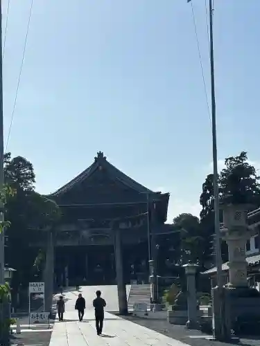 豊川閣　妙厳寺の{uncategorized: "未分類", other: "その他", undefined: "問題あり", building: "その他建物", grave: "お墓", sacred_gate: "鳥居", guardian: "狛犬", statue: "像", buddha: "仏像", history: "歴史", nature: "自然", garden: "庭園", animal: "動物", pagoda: "塔", temizu: "手水舎", mountain_gate: "山門・神門", sanctuary: "本殿・本堂", subordinate: "末社・摂社", art: "芸術", scenery: "景色", jizo: "地蔵", ema: "絵馬", goshuin: "御朱印", omikuji: "おみくじ", items: "授与品その他", amulet: "お守り", goshuincho: "御朱印帳", eats: "食事", festival: "お祭り", votive_dance: "神楽", shichigosan: "七五三参", wedding: "結婚式", experience: "体験その他", initially: "初詣", around: "周辺", anti_infection: "感染症対策"}