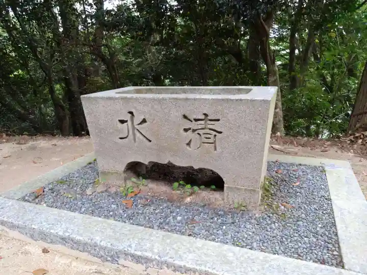 神明社の手水舎