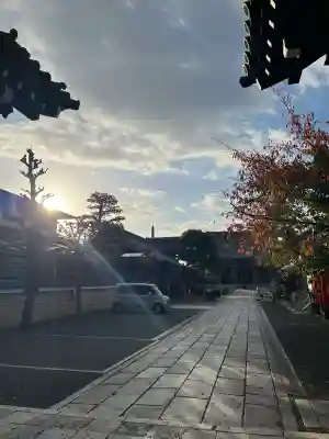壬生寺の{uncategorized: "未分類", other: "その他", undefined: "問題あり", building: "その他建物", grave: "お墓", sacred_gate: "鳥居", guardian: "狛犬", statue: "像", buddha: "仏像", history: "歴史", nature: "自然", garden: "庭園", animal: "動物", pagoda: "塔", temizu: "手水舎", mountain_gate: "山門・神門", sanctuary: "本殿・本堂", subordinate: "末社・摂社", art: "芸術", scenery: "景色", jizo: "地蔵", ema: "絵馬", goshuin: "御朱印", omikuji: "おみくじ", items: "授与品その他", amulet: "お守り", goshuincho: "御朱印帳", eats: "食事", festival: "お祭り", votive_dance: "神楽", shichigosan: "七五三参", wedding: "結婚式", experience: "体験その他", initially: "初詣", around: "周辺", anti_infection: "感染症対策"}