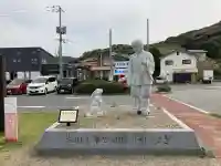 白兎神社の{uncategorized: "未分類", other: "その他", undefined: "問題あり", building: "その他建物", grave: "お墓", sacred_gate: "鳥居", guardian: "狛犬", statue: "像", buddha: "仏像", history: "歴史", nature: "自然", garden: "庭園", animal: "動物", pagoda: "塔", temizu: "手水舎", mountain_gate: "山門・神門", sanctuary: "本殿・本堂", subordinate: "末社・摂社", art: "芸術", scenery: "景色", jizo: "地蔵", ema: "絵馬", goshuin: "御朱印", omikuji: "おみくじ", items: "授与品その他", amulet: "お守り", goshuincho: "御朱印帳", eats: "食事", festival: "お祭り", votive_dance: "神楽", shichigosan: "七五三参", wedding: "結婚式", experience: "体験その他", initially: "初詣", around: "周辺", anti_infection: "感染症対策"}