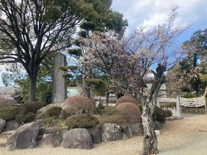 時宗総本山 遊行寺(正式:清浄光寺)の{uncategorized: "未分類", other: "その他", undefined: "問題あり", building: "その他建物", grave: "お墓", sacred_gate: "鳥居", guardian: "狛犬", statue: "像", buddha: "仏像", history: "歴史", nature: "自然", garden: "庭園", animal: "動物", pagoda: "塔", temizu: "手水舎", mountain_gate: "山門・神門", sanctuary: "本殿・本堂", subordinate: "末社・摂社", art: "芸術", scenery: "景色", jizo: "地蔵", ema: "絵馬", goshuin: "御朱印", omikuji: "おみくじ", items: "授与品その他", amulet: "お守り", goshuincho: "御朱印帳", eats: "食事", festival: "お祭り", votive_dance: "神楽", shichigosan: "七五三参", wedding: "結婚式", experience: "体験その他", initially: "初詣", around: "周辺", anti_infection: "感染症対策"}