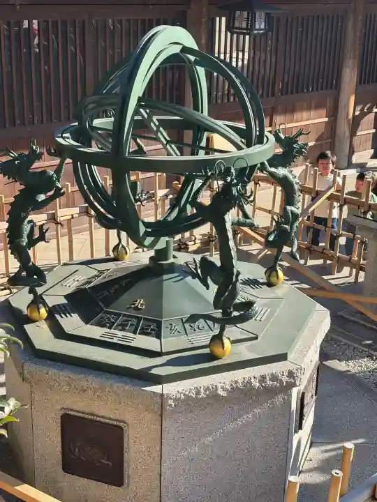 寒川神社の{uncategorized: "未分類", other: "その他", undefined: "問題あり", building: "その他建物", grave: "お墓", sacred_gate: "鳥居", guardian: "狛犬", statue: "像", buddha: "仏像", history: "歴史", nature: "自然", garden: "庭園", animal: "動物", pagoda: "塔", temizu: "手水舎", mountain_gate: "山門・神門", sanctuary: "本殿・本堂", subordinate: "末社・摂社", art: "芸術", scenery: "景色", jizo: "地蔵", ema: "絵馬", goshuin: "御朱印", omikuji: "おみくじ", items: "授与品その他", amulet: "お守り", goshuincho: "御朱印帳", eats: "食事", festival: "お祭り", votive_dance: "神楽", shichigosan: "七五三参", wedding: "結婚式", experience: "体験その他", initially: "初詣", around: "周辺", anti_infection: "感染症対策"}