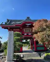 華藏院の山門
