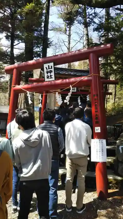 新屋山神社の鳥居