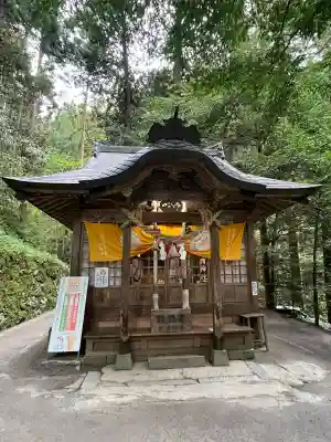 金持神社の{uncategorized: "未分類", other: "その他", undefined: "問題あり", building: "その他建物", grave: "お墓", sacred_gate: "鳥居", guardian: "狛犬", statue: "像", buddha: "仏像", history: "歴史", nature: "自然", garden: "庭園", animal: "動物", pagoda: "塔", temizu: "手水舎", mountain_gate: "山門・神門", sanctuary: "本殿・本堂", subordinate: "末社・摂社", art: "芸術", scenery: "景色", jizo: "地蔵", ema: "絵馬", goshuin: "御朱印", omikuji: "おみくじ", items: "授与品その他", amulet: "お守り", goshuincho: "御朱印帳", eats: "食事", festival: "お祭り", votive_dance: "神楽", shichigosan: "七五三参", wedding: "結婚式", experience: "体験その他", initially: "初詣", around: "周辺", anti_infection: "感染症対策"}