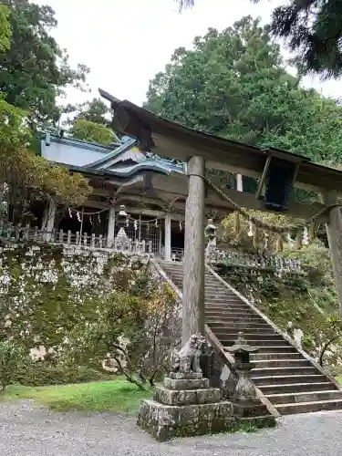 玉置神社の{uncategorized: "未分類", other: "その他", undefined: "問題あり", building: "その他建物", grave: "お墓", sacred_gate: "鳥居", guardian: "狛犬", statue: "像", buddha: "仏像", history: "歴史", nature: "自然", garden: "庭園", animal: "動物", pagoda: "塔", temizu: "手水舎", mountain_gate: "山門・神門", sanctuary: "本殿・本堂", subordinate: "末社・摂社", art: "芸術", scenery: "景色", jizo: "地蔵", ema: "絵馬", goshuin: "御朱印", omikuji: "おみくじ", items: "授与品その他", amulet: "お守り", goshuincho: "御朱印帳", eats: "食事", festival: "お祭り", votive_dance: "神楽", shichigosan: "七五三参", wedding: "結婚式", experience: "体験その他", initially: "初詣", around: "周辺", anti_infection: "感染症対策"}