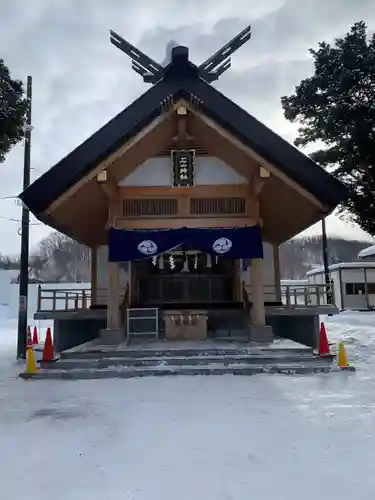 石山神社の本殿