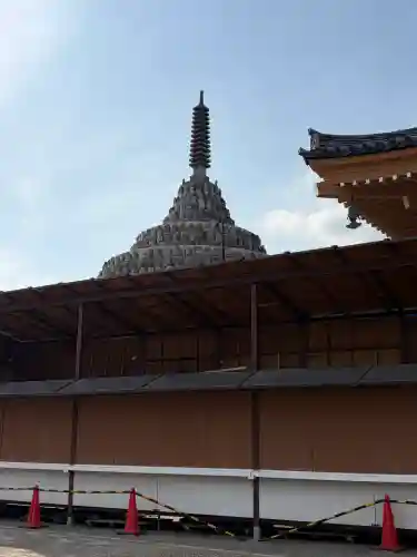 壬生寺の{uncategorized: "未分類", other: "その他", undefined: "問題あり", building: "その他建物", grave: "お墓", sacred_gate: "鳥居", guardian: "狛犬", statue: "像", buddha: "仏像", history: "歴史", nature: "自然", garden: "庭園", animal: "動物", pagoda: "塔", temizu: "手水舎", mountain_gate: "山門・神門", sanctuary: "本殿・本堂", subordinate: "末社・摂社", art: "芸術", scenery: "景色", jizo: "地蔵", ema: "絵馬", goshuin: "御朱印", omikuji: "おみくじ", items: "授与品その他", amulet: "お守り", goshuincho: "御朱印帳", eats: "食事", festival: "お祭り", votive_dance: "神楽", shichigosan: "七五三参", wedding: "結婚式", experience: "体験その他", initially: "初詣", around: "周辺", anti_infection: "感染症対策"}
