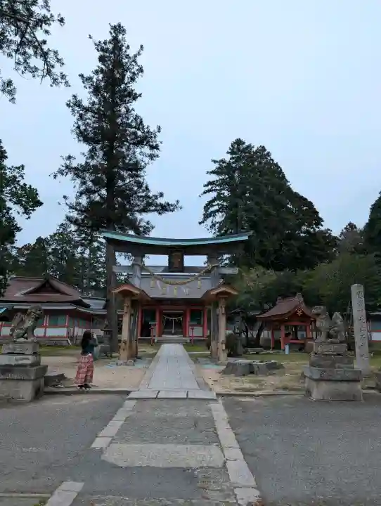 出石神社の{uncategorized: "未分類", other: "その他", undefined: "問題あり", building: "その他建物", grave: "お墓", sacred_gate: "鳥居", guardian: "狛犬", statue: "像", buddha: "仏像", history: "歴史", nature: "自然", garden: "庭園", animal: "動物", pagoda: "塔", temizu: "手水舎", mountain_gate: "山門・神門", sanctuary: "本殿・本堂", subordinate: "末社・摂社", art: "芸術", scenery: "景色", jizo: "地蔵", ema: "絵馬", goshuin: "御朱印", omikuji: "おみくじ", items: "授与品その他", amulet: "お守り", goshuincho: "御朱印帳", eats: "食事", festival: "お祭り", votive_dance: "神楽", shichigosan: "七五三参", wedding: "結婚式", experience: "体験その他", initially: "初詣", around: "周辺", anti_infection: "感染症対策"}