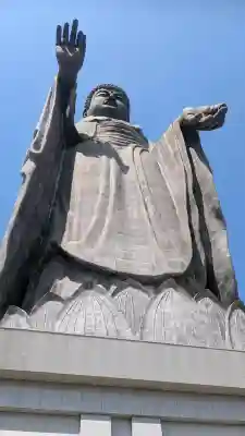 東本願寺本廟 牛久浄苑(牛久大仏)の{uncategorized: "未分類", other: "その他", undefined: "問題あり", building: "その他建物", grave: "お墓", sacred_gate: "鳥居", guardian: "狛犬", statue: "像", buddha: "仏像", history: "歴史", nature: "自然", garden: "庭園", animal: "動物", pagoda: "塔", temizu: "手水舎", mountain_gate: "山門・神門", sanctuary: "本殿・本堂", subordinate: "末社・摂社", art: "芸術", scenery: "景色", jizo: "地蔵", ema: "絵馬", goshuin: "御朱印", omikuji: "おみくじ", items: "授与品その他", amulet: "お守り", goshuincho: "御朱印帳", eats: "食事", festival: "お祭り", votive_dance: "神楽", shichigosan: "七五三参", wedding: "結婚式", experience: "体験その他", initially: "初詣", around: "周辺", anti_infection: "感染症対策"}