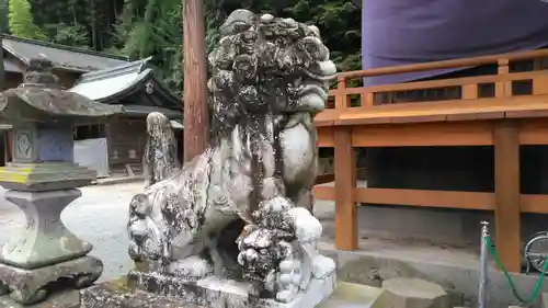 小国両神社の狛犬