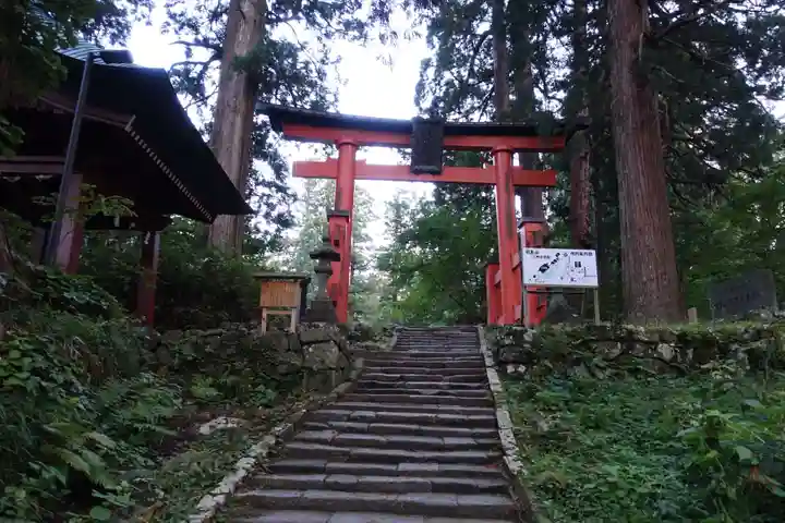 出羽神社(出羽三山神社)~三神合祭殿~の鳥居