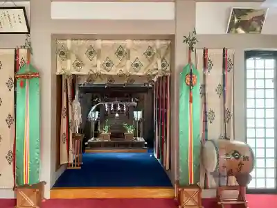 舟渡氷川神社の{uncategorized: "未分類", other: "その他", undefined: "問題あり", building: "その他建物", grave: "お墓", sacred_gate: "鳥居", guardian: "狛犬", statue: "像", buddha: "仏像", history: "歴史", nature: "自然", garden: "庭園", animal: "動物", pagoda: "塔", temizu: "手水舎", mountain_gate: "山門・神門", sanctuary: "本殿・本堂", subordinate: "末社・摂社", art: "芸術", scenery: "景色", jizo: "地蔵", ema: "絵馬", goshuin: "御朱印", omikuji: "おみくじ", items: "授与品その他", amulet: "お守り", goshuincho: "御朱印帳", eats: "食事", festival: "お祭り", votive_dance: "神楽", shichigosan: "七五三参", wedding: "結婚式", experience: "体験その他", initially: "初詣", around: "周辺", anti_infection: "感染症対策"}