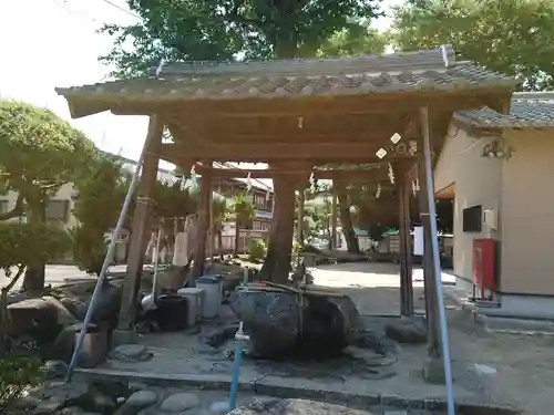 神明社の手水舎