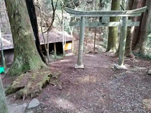 首塚大明神の{uncategorized: "未分類", other: "その他", undefined: "問題あり", building: "その他建物", grave: "お墓", sacred_gate: "鳥居", guardian: "狛犬", statue: "像", buddha: "仏像", history: "歴史", nature: "自然", garden: "庭園", animal: "動物", pagoda: "塔", temizu: "手水舎", mountain_gate: "山門・神門", sanctuary: "本殿・本堂", subordinate: "末社・摂社", art: "芸術", scenery: "景色", jizo: "地蔵", ema: "絵馬", goshuin: "御朱印", omikuji: "おみくじ", items: "授与品その他", amulet: "お守り", goshuincho: "御朱印帳", eats: "食事", festival: "お祭り", votive_dance: "神楽", shichigosan: "七五三参", wedding: "結婚式", experience: "体験その他", initially: "初詣", around: "周辺", anti_infection: "感染症対策"}
