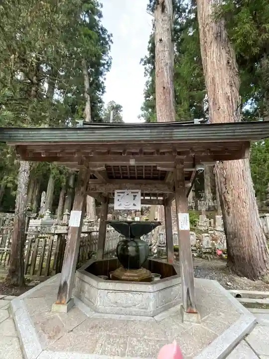 高野山金剛峯寺奥の院(和歌山県)