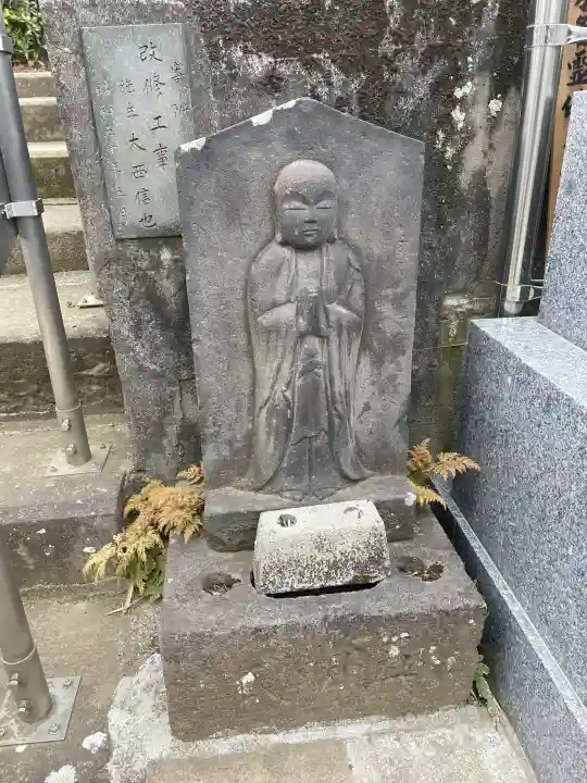 天竜院の{uncategorized: "未分類", other: "その他", undefined: "問題あり", building: "その他建物", grave: "お墓", sacred_gate: "鳥居", guardian: "狛犬", statue: "像", buddha: "仏像", history: "歴史", nature: "自然", garden: "庭園", animal: "動物", pagoda: "塔", temizu: "手水舎", mountain_gate: "山門・神門", sanctuary: "本殿・本堂", subordinate: "末社・摂社", art: "芸術", scenery: "景色", jizo: "地蔵", ema: "絵馬", goshuin: "御朱印", omikuji: "おみくじ", items: "授与品その他", amulet: "お守り", goshuincho: "御朱印帳", eats: "食事", festival: "お祭り", votive_dance: "神楽", shichigosan: "七五三参", wedding: "結婚式", experience: "体験その他", initially: "初詣", around: "周辺", anti_infection: "感染症対策"}