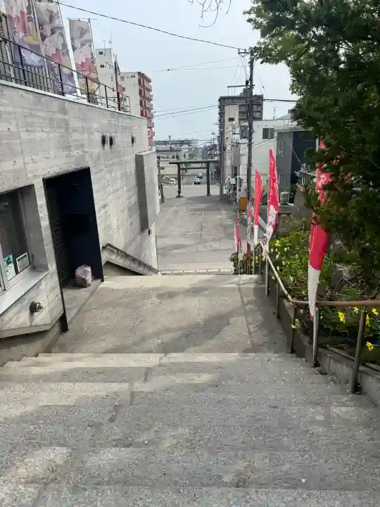 龍宮神社の{uncategorized: "未分類", other: "その他", undefined: "問題あり", building: "その他建物", grave: "お墓", sacred_gate: "鳥居", guardian: "狛犬", statue: "像", buddha: "仏像", history: "歴史", nature: "自然", garden: "庭園", animal: "動物", pagoda: "塔", temizu: "手水舎", mountain_gate: "山門・神門", sanctuary: "本殿・本堂", subordinate: "末社・摂社", art: "芸術", scenery: "景色", jizo: "地蔵", ema: "絵馬", goshuin: "御朱印", omikuji: "おみくじ", items: "授与品その他", amulet: "お守り", goshuincho: "御朱印帳", eats: "食事", festival: "お祭り", votive_dance: "神楽", shichigosan: "七五三参", wedding: "結婚式", experience: "体験その他", initially: "初詣", around: "周辺", anti_infection: "感染症対策"}