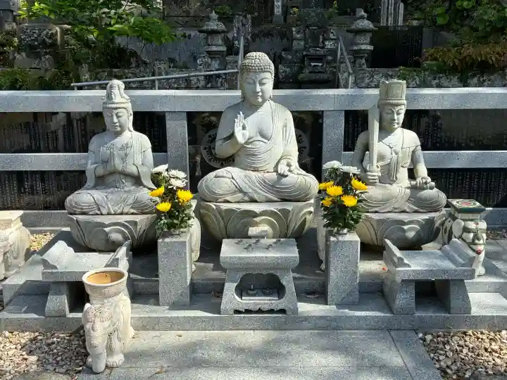 清雲寺の{uncategorized: "未分類", other: "その他", undefined: "問題あり", building: "その他建物", grave: "お墓", sacred_gate: "鳥居", guardian: "狛犬", statue: "像", buddha: "仏像", history: "歴史", nature: "自然", garden: "庭園", animal: "動物", pagoda: "塔", temizu: "手水舎", mountain_gate: "山門・神門", sanctuary: "本殿・本堂", subordinate: "末社・摂社", art: "芸術", scenery: "景色", jizo: "地蔵", ema: "絵馬", goshuin: "御朱印", omikuji: "おみくじ", items: "授与品その他", amulet: "お守り", goshuincho: "御朱印帳", eats: "食事", festival: "お祭り", votive_dance: "神楽", shichigosan: "七五三参", wedding: "結婚式", experience: "体験その他", initially: "初詣", around: "周辺", anti_infection: "感染症対策"}