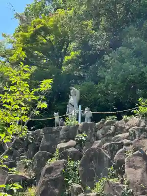 吉備津神社の{uncategorized: "未分類", other: "その他", undefined: "問題あり", building: "その他建物", grave: "お墓", sacred_gate: "鳥居", guardian: "狛犬", statue: "像", buddha: "仏像", history: "歴史", nature: "自然", garden: "庭園", animal: "動物", pagoda: "塔", temizu: "手水舎", mountain_gate: "山門・神門", sanctuary: "本殿・本堂", subordinate: "末社・摂社", art: "芸術", scenery: "景色", jizo: "地蔵", ema: "絵馬", goshuin: "御朱印", omikuji: "おみくじ", items: "授与品その他", amulet: "お守り", goshuincho: "御朱印帳", eats: "食事", festival: "お祭り", votive_dance: "神楽", shichigosan: "七五三参", wedding: "結婚式", experience: "体験その他", initially: "初詣", around: "周辺", anti_infection: "感染症対策"}