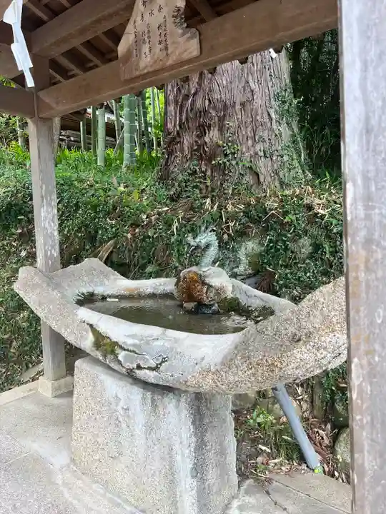 小川諏訪神社の手水舎