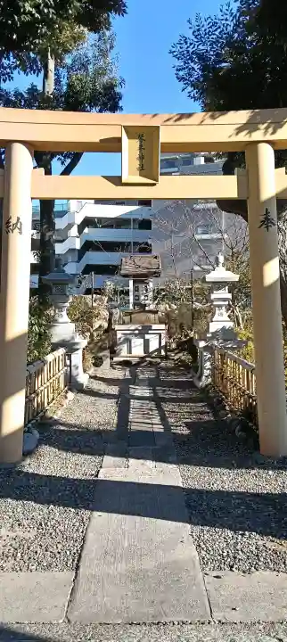 菊田神社の{uncategorized: "未分類", other: "その他", undefined: "問題あり", building: "その他建物", grave: "お墓", sacred_gate: "鳥居", guardian: "狛犬", statue: "像", buddha: "仏像", history: "歴史", nature: "自然", garden: "庭園", animal: "動物", pagoda: "塔", temizu: "手水舎", mountain_gate: "山門・神門", sanctuary: "本殿・本堂", subordinate: "末社・摂社", art: "芸術", scenery: "景色", jizo: "地蔵", ema: "絵馬", goshuin: "御朱印", omikuji: "おみくじ", items: "授与品その他", amulet: "お守り", goshuincho: "御朱印帳", eats: "食事", festival: "お祭り", votive_dance: "神楽", shichigosan: "七五三参", wedding: "結婚式", experience: "体験その他", initially: "初詣", around: "周辺", anti_infection: "感染症対策"}