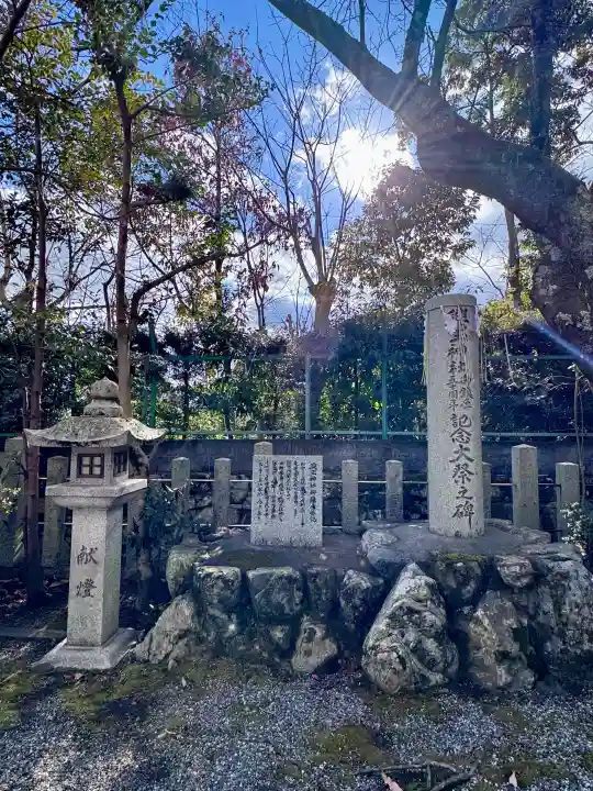 興玉神社の{uncategorized: "未分類", other: "その他", undefined: "問題あり", building: "その他建物", grave: "お墓", sacred_gate: "鳥居", guardian: "狛犬", statue: "像", buddha: "仏像", history: "歴史", nature: "自然", garden: "庭園", animal: "動物", pagoda: "塔", temizu: "手水舎", mountain_gate: "山門・神門", sanctuary: "本殿・本堂", subordinate: "末社・摂社", art: "芸術", scenery: "景色", jizo: "地蔵", ema: "絵馬", goshuin: "御朱印", omikuji: "おみくじ", items: "授与品その他", amulet: "お守り", goshuincho: "御朱印帳", eats: "食事", festival: "お祭り", votive_dance: "神楽", shichigosan: "七五三参", wedding: "結婚式", experience: "体験その他", initially: "初詣", around: "周辺", anti_infection: "感染症対策"}