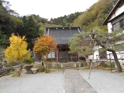 仏谷寺の本殿・本堂