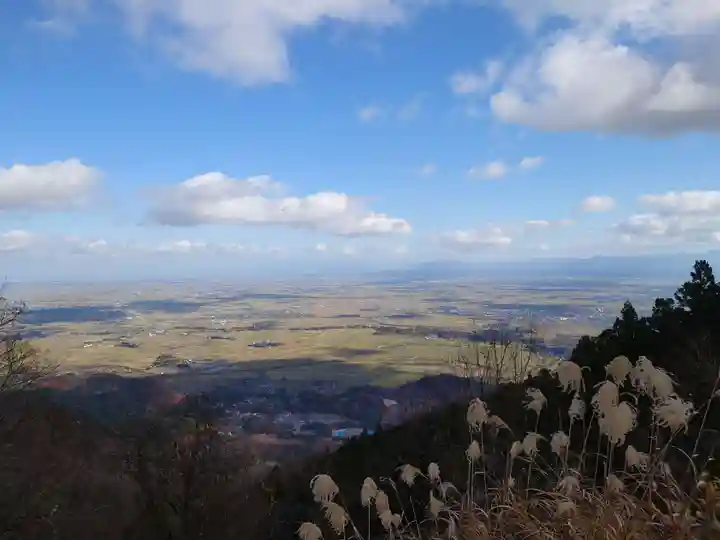 彌彦神社奥宮(御神廟)の景色