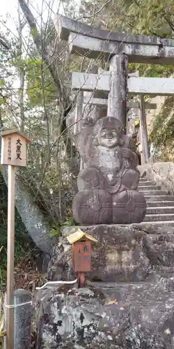 阿賀神社の像