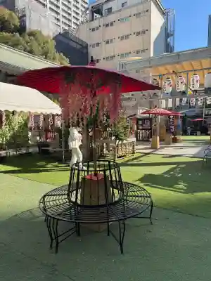 露天神社（お初天神）の{uncategorized: "未分類", other: "その他", undefined: "問題あり", building: "その他建物", grave: "お墓", sacred_gate: "鳥居", guardian: "狛犬", statue: "像", buddha: "仏像", history: "歴史", nature: "自然", garden: "庭園", animal: "動物", pagoda: "塔", temizu: "手水舎", mountain_gate: "山門・神門", sanctuary: "本殿・本堂", subordinate: "末社・摂社", art: "芸術", scenery: "景色", jizo: "地蔵", ema: "絵馬", goshuin: "御朱印", omikuji: "おみくじ", items: "授与品その他", amulet: "お守り", goshuincho: "御朱印帳", eats: "食事", festival: "お祭り", votive_dance: "神楽", shichigosan: "七五三参", wedding: "結婚式", experience: "体験その他", initially: "初詣", around: "周辺", anti_infection: "感染症対策"}