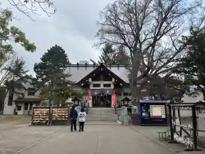 豊平神社の{uncategorized: "未分類", other: "その他", undefined: "問題あり", building: "その他建物", grave: "お墓", sacred_gate: "鳥居", guardian: "狛犬", statue: "像", buddha: "仏像", history: "歴史", nature: "自然", garden: "庭園", animal: "動物", pagoda: "塔", temizu: "手水舎", mountain_gate: "山門・神門", sanctuary: "本殿・本堂", subordinate: "末社・摂社", art: "芸術", scenery: "景色", jizo: "地蔵", ema: "絵馬", goshuin: "御朱印", omikuji: "おみくじ", items: "授与品その他", amulet: "お守り", goshuincho: "御朱印帳", eats: "食事", festival: "お祭り", votive_dance: "神楽", shichigosan: "七五三参", wedding: "結婚式", experience: "体験その他", initially: "初詣", around: "周辺", anti_infection: "感染症対策"}