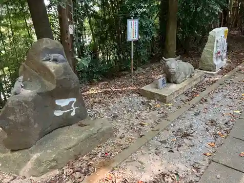 山田神社の像