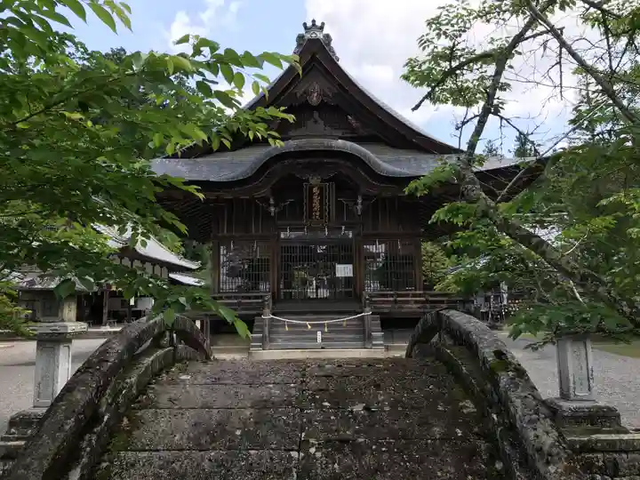 馬見岡綿向神社の本殿・本堂