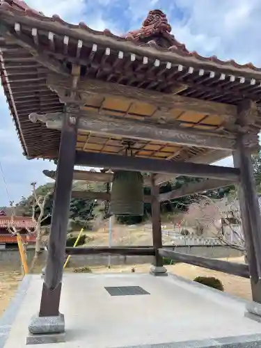 覚天寺の{uncategorized: "未分類", other: "その他", undefined: "問題あり", building: "その他建物", grave: "お墓", sacred_gate: "鳥居", guardian: "狛犬", statue: "像", buddha: "仏像", history: "歴史", nature: "自然", garden: "庭園", animal: "動物", pagoda: "塔", temizu: "手水舎", mountain_gate: "山門・神門", sanctuary: "本殿・本堂", subordinate: "末社・摂社", art: "芸術", scenery: "景色", jizo: "地蔵", ema: "絵馬", goshuin: "御朱印", omikuji: "おみくじ", items: "授与品その他", amulet: "お守り", goshuincho: "御朱印帳", eats: "食事", festival: "お祭り", votive_dance: "神楽", shichigosan: "七五三参", wedding: "結婚式", experience: "体験その他", initially: "初詣", around: "周辺", anti_infection: "感染症対策"}